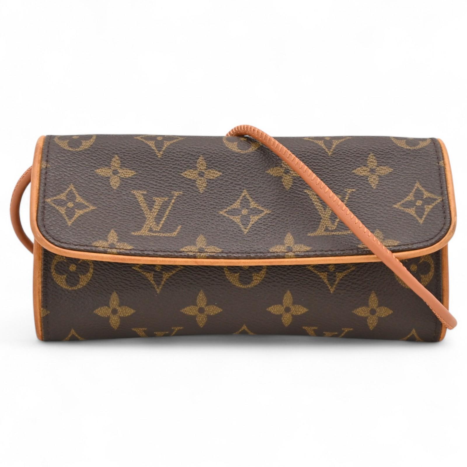 Auth LOUIS VUITTON Monogram Pochette Twin PM Shoulder Bag Brown PVC M51854 lv6930cd
Auth LOUIS VUITTON Monogram Pochette Twin PM Shoulder Bag Brown PVC M51854 lv6930cd