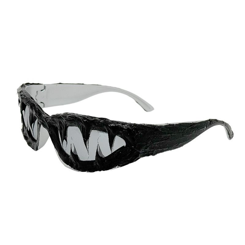 European and American Steampunk Men and Women Sunglasses Trend Personality Small Frame Shark Teeth Glue Sunglasses
European and American Steampunk Men and Women Sunglasses Trend Personality Small Frame Shark Teeth Glue Sunglasses