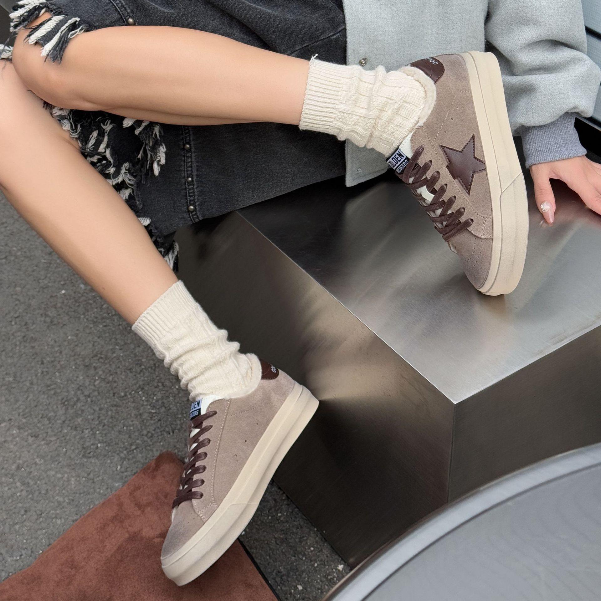Star board shoes women s autumn and winter new velvet women s leisure sports versatile trend white shoes 40 пісочний
Star board shoes women s autumn and winter new velvet women s leisure sports versatile trend white shoes 40 пісочний