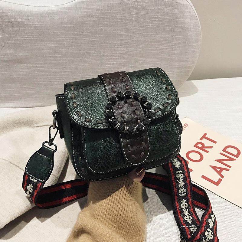 New small square bag hot-selling women s bag niche women s bag versatile fashion small bag messenger bag single shoulder messenger bag 16*16*10 темно-зелений колір
New small square bag hot-selling women s bag niche women s bag versatile fashion small bag messenger bag single shoulder messenger bag 16*16*10 темно-зелений колір