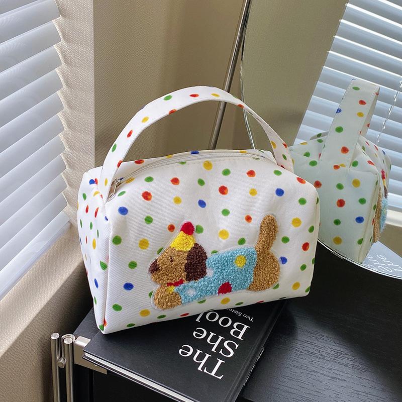 2025 spring new women s shoulder messenger bag fashion niche design casual versatile makeup small square bag
2025 spring new women s shoulder messenger bag fashion niche design casual versatile makeup small square bag
