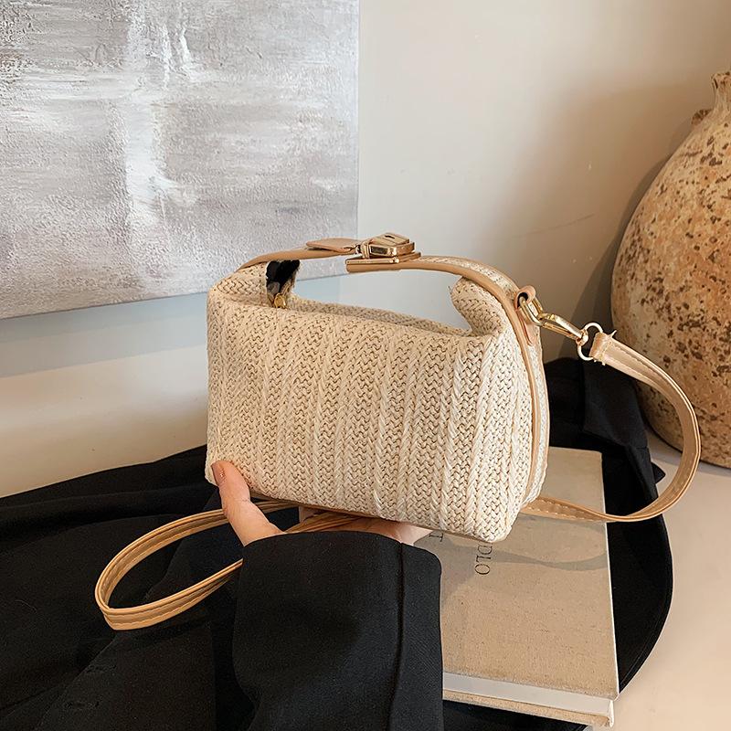 Маленька свіжа осіння сумка-мешок для жінок 2024 року, нова модна корейська версія, повсякденна сумка-мессенджер, проста солом яна сумка через плече хакі
Маленька свіжа осіння сумка-мешок для жінок 2024 року, нова модна корейська версія, повсякденна сумка-мессенджер, проста солом яна сумка через плече хакі