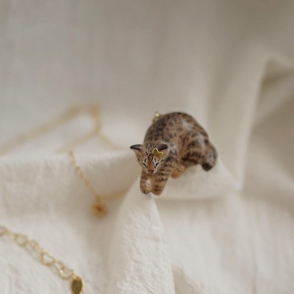 Healing Animal Pendant Necklace Personality Painting White Rabbit Siamese Cat Shape Copper Color Retention Woman
Healing Animal Pendant Necklace Personality Painting White Rabbit Siamese Cat Shape Copper Color Retention Woman