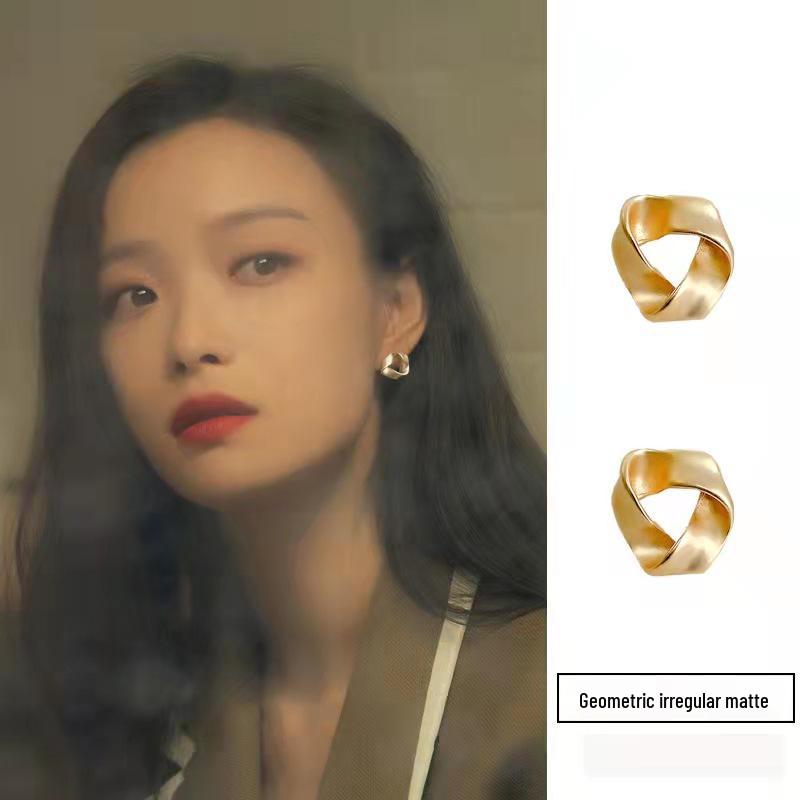 2024 Trendy Minimalist S925 Silver Stud Earrings for Women - Elegant Niche Design
2024 Trendy Minimalist S925 Silver Stud Earrings for Women - Elegant Niche Design