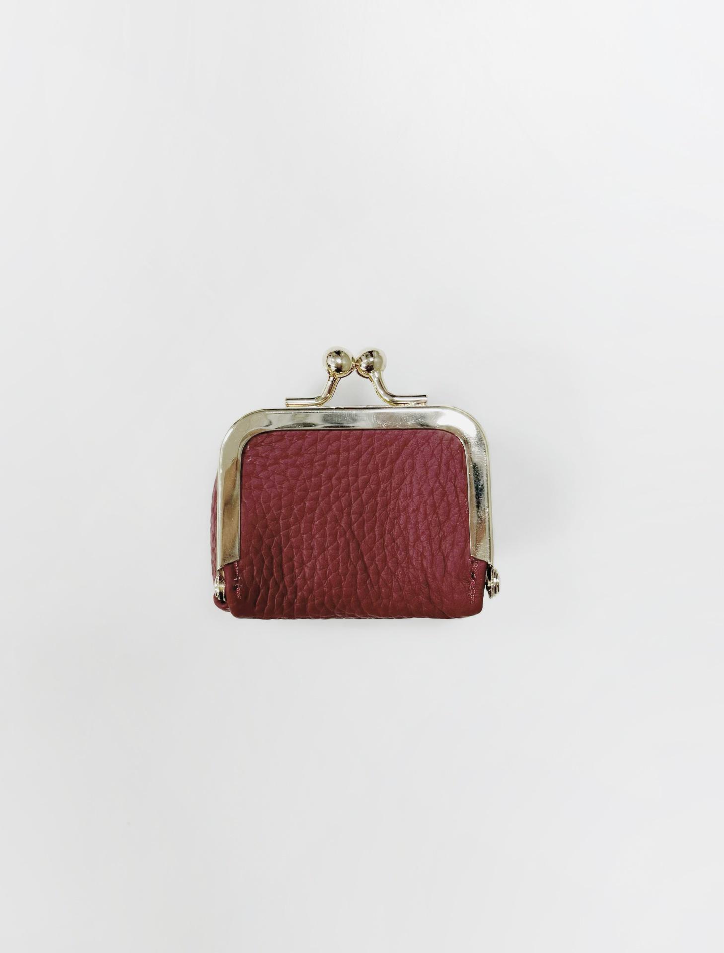 Компактная шкатулка для хранения монет, сережек, ожерелий и колец красный
Компактная шкатулка для хранения монет, сережек, ожерелий и колец красный