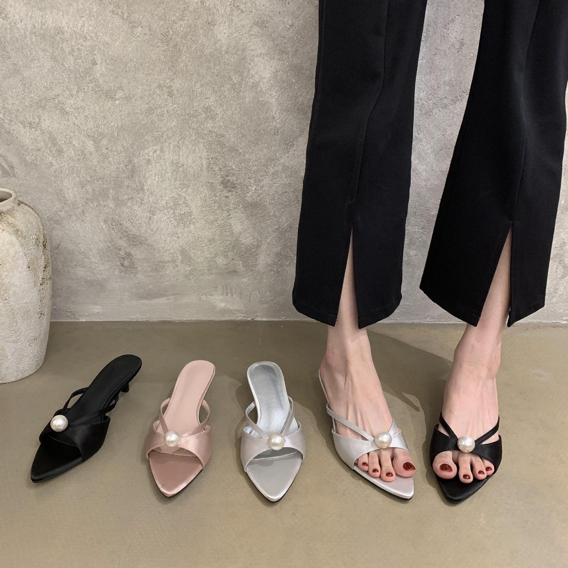2025 summer new style medium and high stiletto women s slippers pointed toe open-toed foot strap wear evening shoes 35 чорний
2025 summer new style medium and high stiletto women s slippers pointed toe open-toed foot strap wear evening shoes 35 чорний