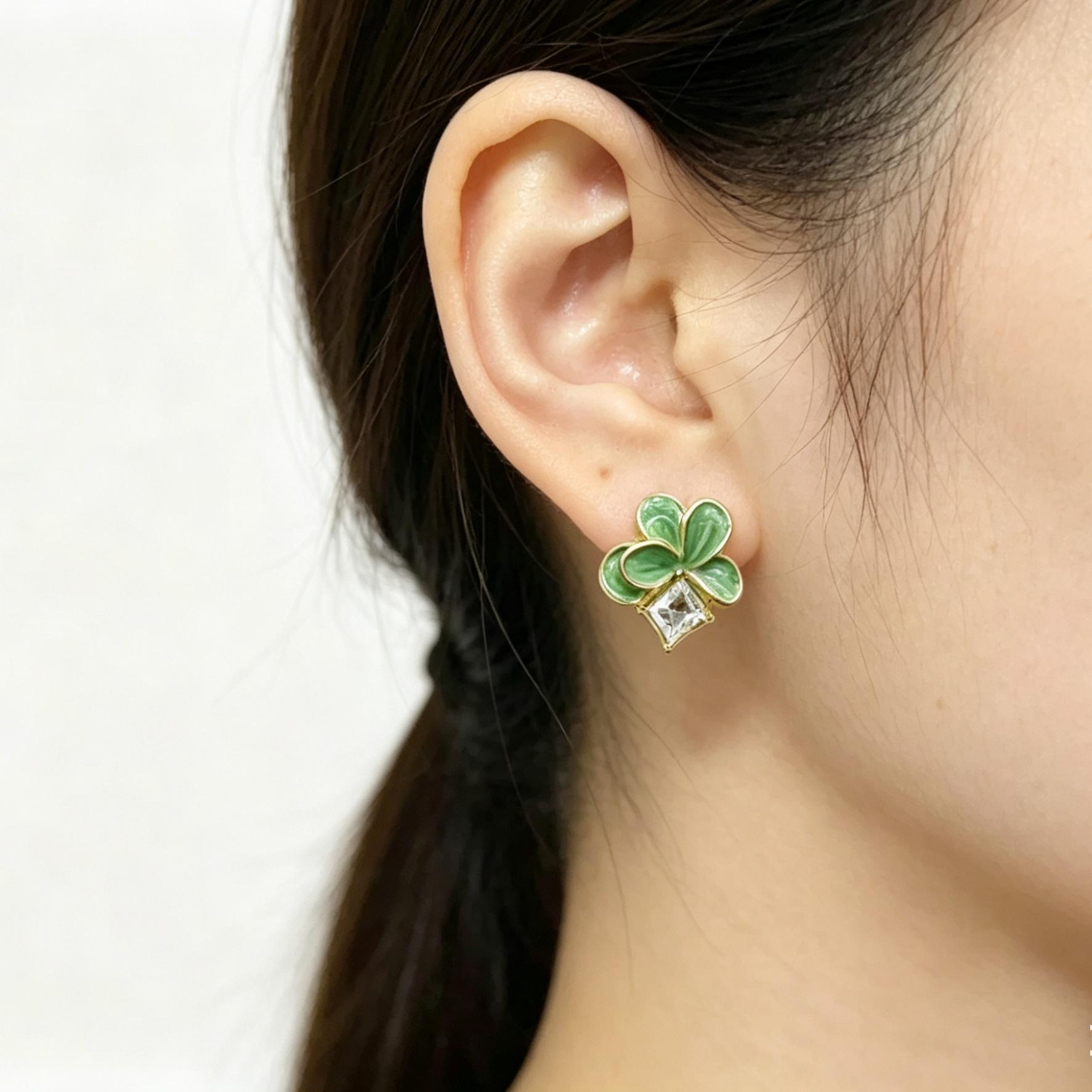 Cute Green Pink Petal CZ Crystal Stud Earring for Women Temperament Design Trend Simple Cute LOVE Wedding Zircon Girl Gift
Cute Green Pink Petal CZ Crystal Stud Earring for Women Temperament Design Trend Simple Cute LOVE Wedding Zircon Girl Gift