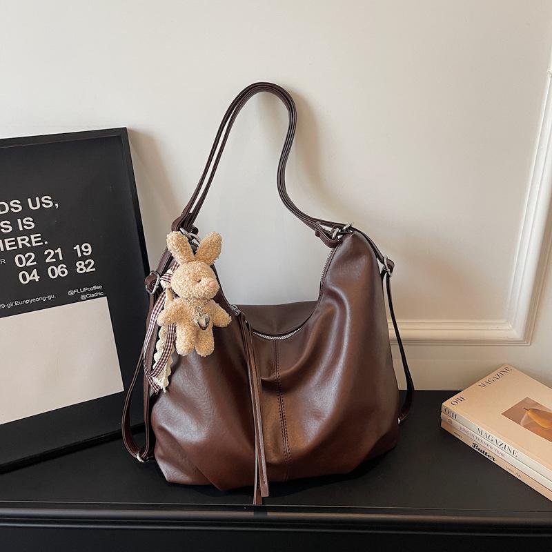 Spring New Large Capacity Shoulder Bags for Women Fashiable and Versatile Crossbody Bag Commuter Casual and Simple Backpack
Spring New Large Capacity Shoulder Bags for Women Fashiable and Versatile Crossbody Bag Commuter Casual and Simple Backpack