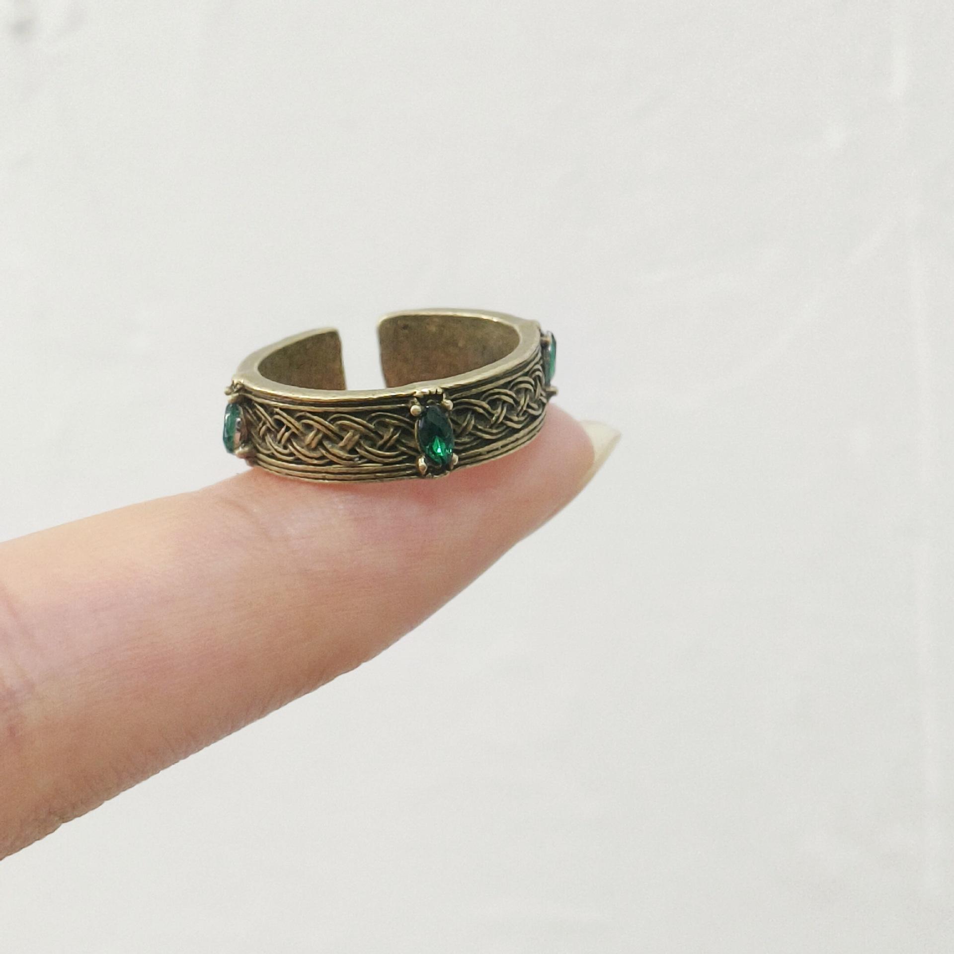 Vintage Medieval Vtage Ring Women S Niche Design High-End Temperament Index Finger Ring
Vintage Medieval Vtage Ring Women S Niche Design High-End Temperament Index Finger Ring