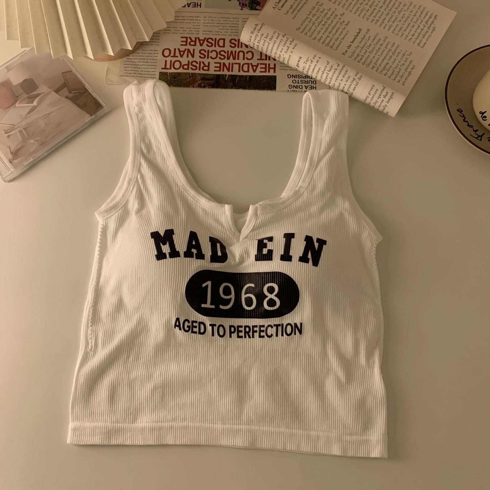 Women s Cropped Vest with Letter Print & Wide Straps - No Underwire, Beautiful Back, Bandeau Style, Wear as Outerwear or Base Layer One Size білий
Women s Cropped Vest with Letter Print & Wide Straps - No Underwire, Beautiful Back, Bandeau Style, Wear as Outerwear or Base Layer One Size білий