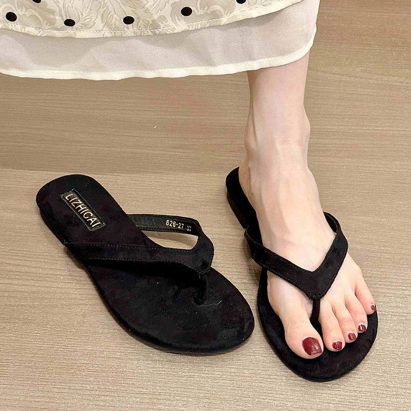 Slippers Women Wear Summer Soft-Soled Flip-Flops French Stunning Toe Cool Slippers Vacation Beach Shoes 39 чорний
Slippers Women Wear Summer Soft-Soled Flip-Flops French Stunning Toe Cool Slippers Vacation Beach Shoes 39 чорний