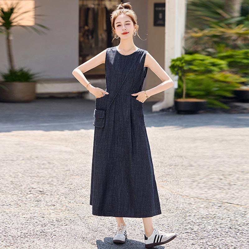 2025 Summer Women s Fashion Denim Vest Dress with Waist-Slimming Design and Bag (ZQ2522) S: 90-105 lbs
2025 Summer Women s Fashion Denim Vest Dress with Waist-Slimming Design and Bag (ZQ2522) S: 90-105 lbs