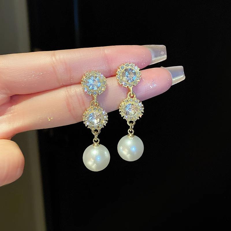 Элегантные Жемчужные Серьги Высокого Класса для Женщин - Стильный, Универсальный и Изысканный Модный Аксессуар.
Элегантные Жемчужные Серьги Высокого Класса для Женщин - Стильный, Универсальный и Изысканный Модный Аксессуар.