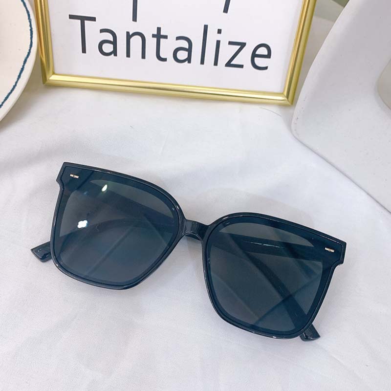 New Fashion Couple s Sunglasses Simple Fashionable Unisex Summer Internet Eyewear Retro High-end Personality Driving Eyeglasses
New Fashion Couple s Sunglasses Simple Fashionable Unisex Summer Internet Eyewear Retro High-end Personality Driving Eyeglasses