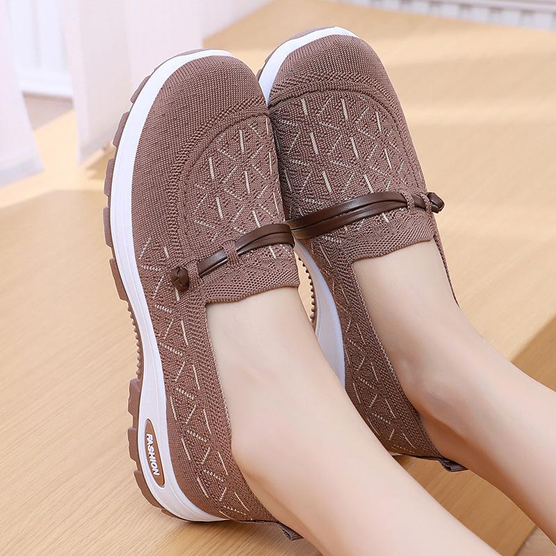Women s shoes with soft soles are not tired of feet. Summer new fly-woven breathable old Beijing cloth shoes women s one-pedal lazy shoes mother shoes 41
Women s shoes with soft soles are not tired of feet. Summer new fly-woven breathable old Beijing cloth shoes women s one-pedal lazy shoes mother shoes 41