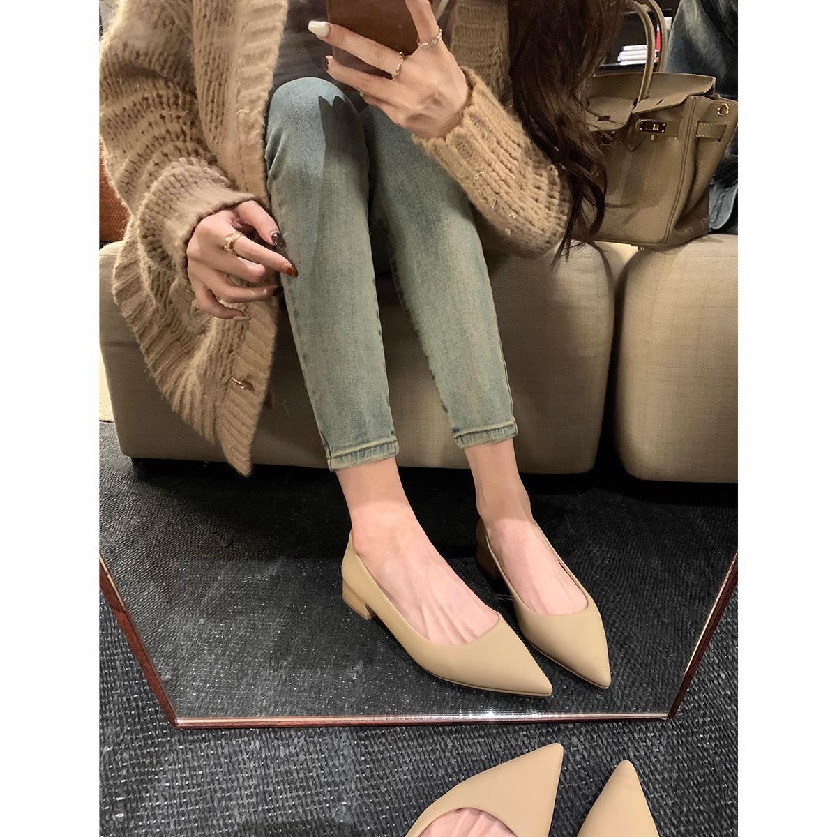Cowhide version~ Temperament pointed and versatile commuting light mouth and thin simple low-heeled single shoes women s autumn 35
Cowhide version~ Temperament pointed and versatile commuting light mouth and thin simple low-heeled single shoes women s autumn 35
