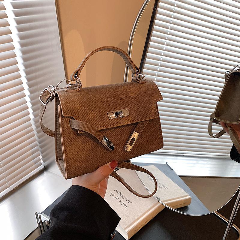Autumn and winter bags women s 2025 new foreign-style versatile messenger bags fashionable mini Kelly bags сірий колір
Autumn and winter bags women s 2025 new foreign-style versatile messenger bags fashionable mini Kelly bags сірий колір