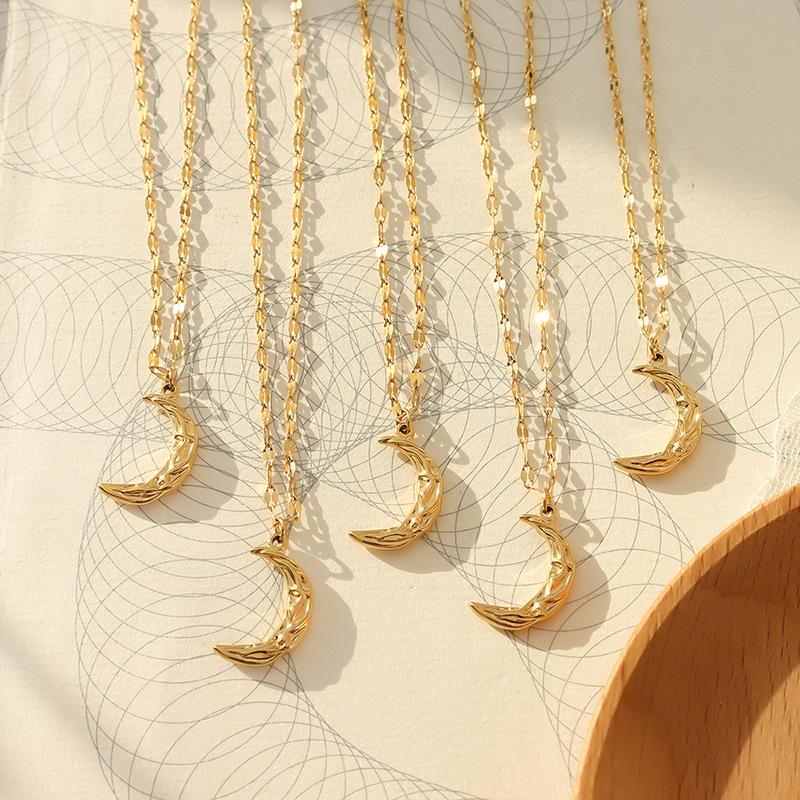Minimalist Hammered Moon Pendant Necklace, 18k Gold-Plated Titanium Steel Clavicle Chain
Minimalist Hammered Moon Pendant Necklace, 18k Gold-Plated Titanium Steel Clavicle Chain