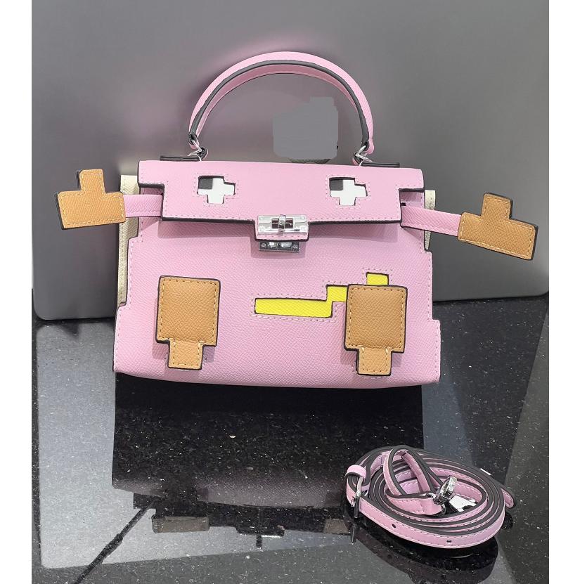 Сумка Niche Design, новая симпатичная пародийная сумка Little Monster, сумка из коровьей кожи, сумка через плечо для женщин 20x7x13cm розовый
Сумка Niche Design, новая симпатичная пародийная сумка Little Monster, сумка из коровьей кожи, сумка через плечо для женщин 20x7x13cm розовый