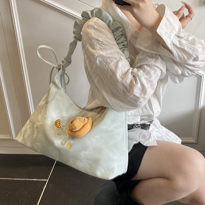 Large-capacity bag women s summer versatile new niche pleated shoulder bag casual dumpling bag
Large-capacity bag women s summer versatile new niche pleated shoulder bag casual dumpling bag