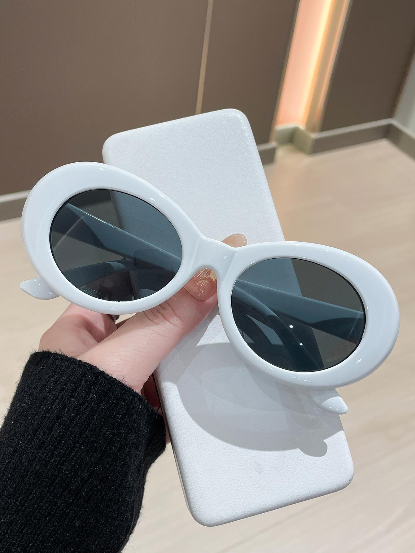 Stylish Cool Oval Sunglasses Retro Male Outdoors Anti UV Sun Eyewear Fashionable Women s Designer Sun Eyewear UV Protection 400 Eyewear 1PC
Stylish Cool Oval Sunglasses Retro Male Outdoors Anti UV Sun Eyewear Fashionable Women s Designer Sun Eyewear UV Protection 400 Eyewear 1PC