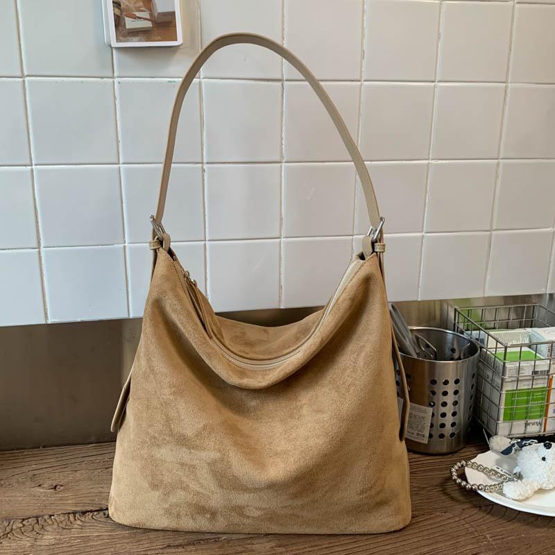 2025 new trend bag women s shoulder armpit bag Korean niche autumn and winter fashion versatile commuter tote bag хакі
2025 new trend bag women s shoulder armpit bag Korean niche autumn and winter fashion versatile commuter tote bag хакі