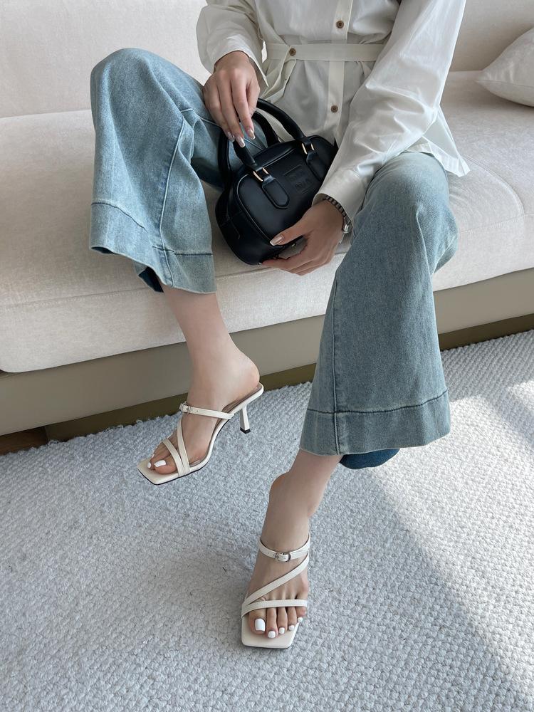 Silver high heels one-word slippers women s shoes wear new stiletto sandals sandals 39 абрикосовый
Silver high heels one-word slippers women s shoes wear new stiletto sandals sandals 39 абрикосовый