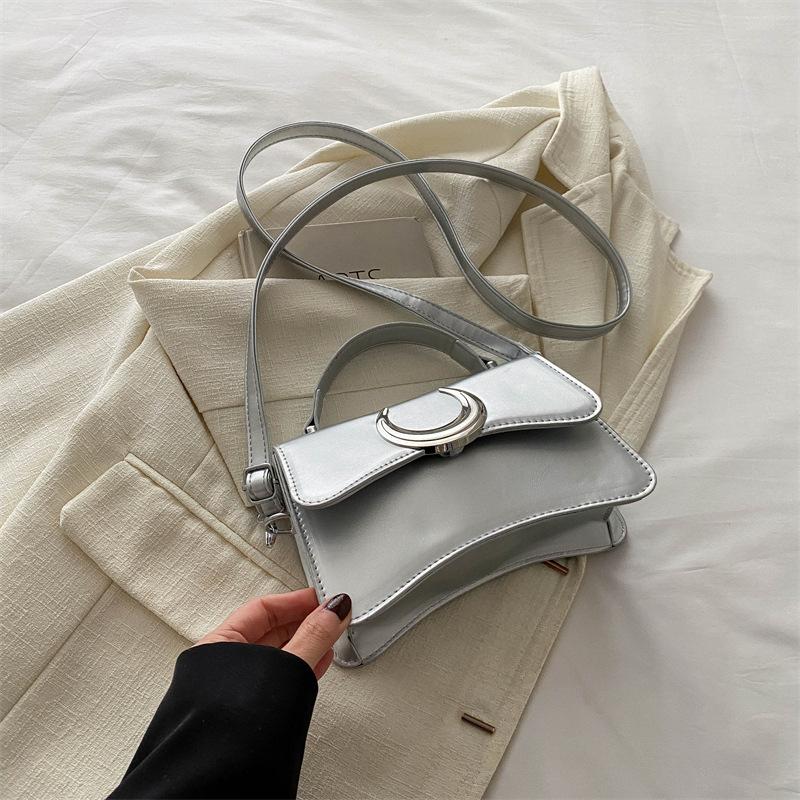 Internet celebrity personalized fashion handbag 2025 spring and summer new foreign style versatile ins niche single shoulder messenger small square ba срібний
Internet celebrity personalized fashion handbag 2025 spring and summer new foreign style versatile ins niche single shoulder messenger small square ba срібний