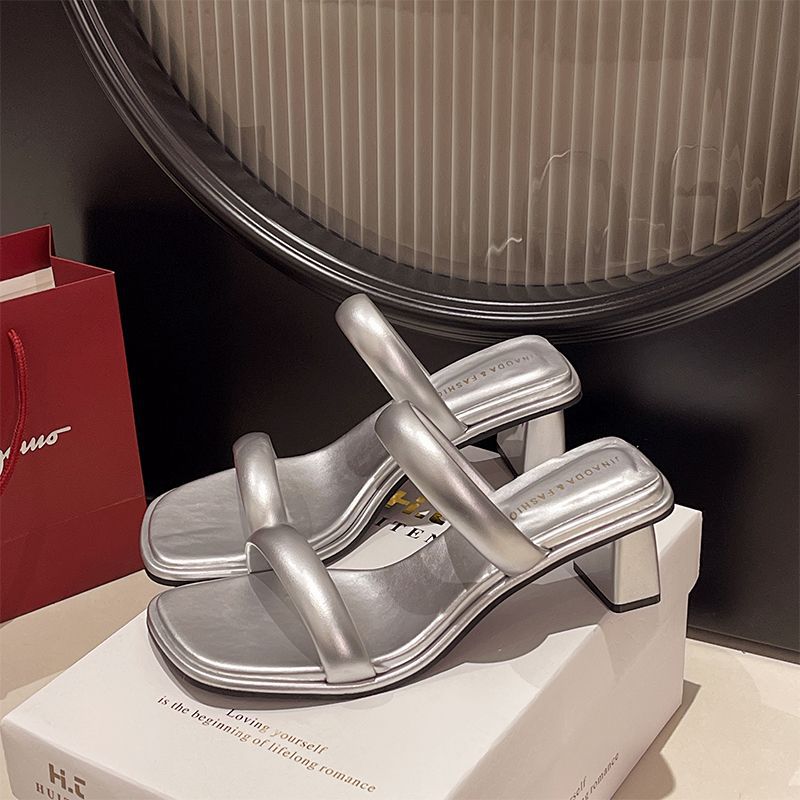 Крутые шлепанцы на высоком каблуке с открытым носком, женская летняя обувь, подчеркивающая длину ног, новинка 2025 года, высококлассные супер-горячие босоножки на толстом каблуке в сказочном стиле 40 серебряный
Крутые шлепанцы на высоком каблуке с открытым носком, женская летняя обувь, подчеркивающая длину ног, новинка 2025 года, высококлассные супер-горячие босоножки на толстом каблуке в сказочном стиле 40 серебряный