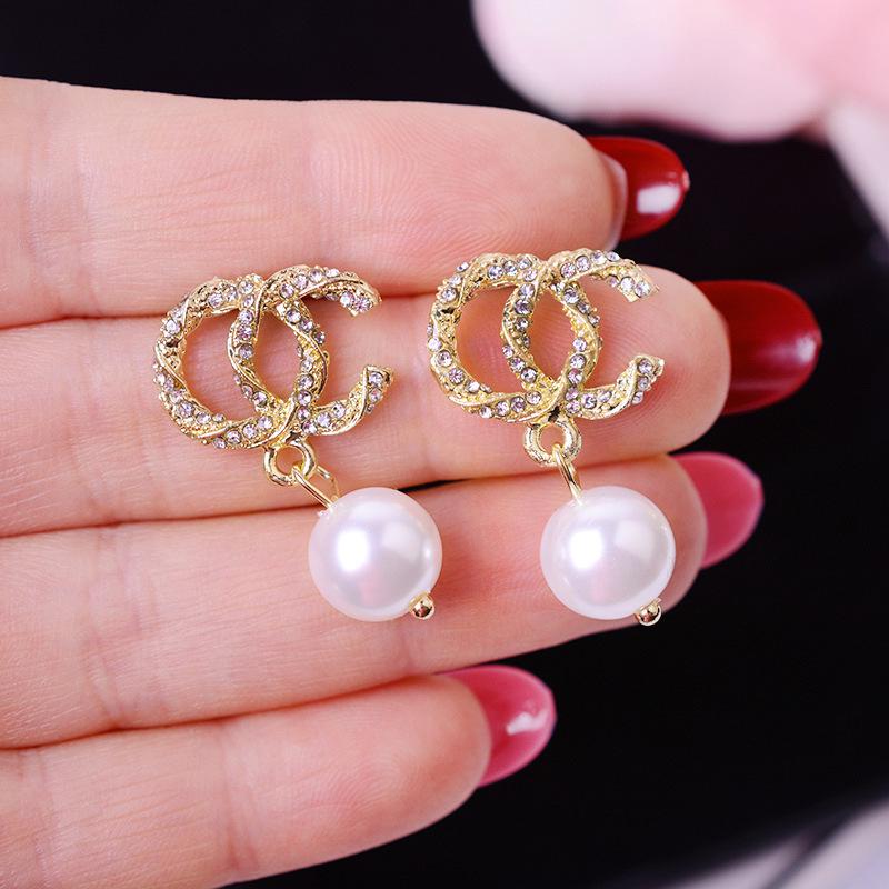 Серьги-пусеты из стерлингового серебра 925 пробы с геометрическим дизайном, бриллиантами, жемчугом и кисточками
Серьги-пусеты из стерлингового серебра 925 пробы с геометрическим дизайном, бриллиантами, жемчугом и кисточками