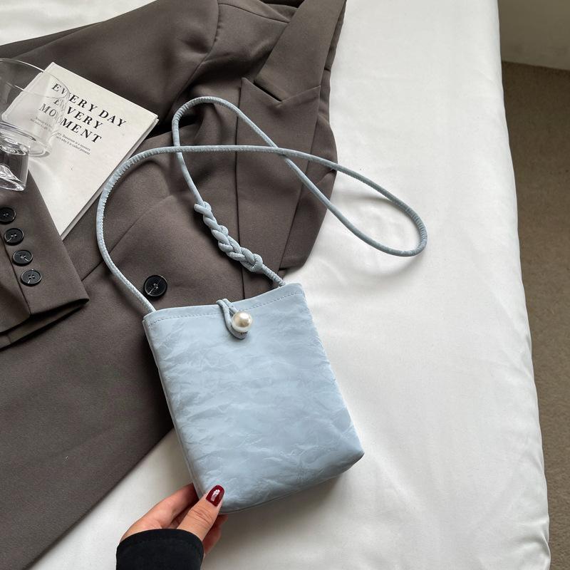 Simple and fashionable oblique span mobile phone small bag women s 2024 summer new simple change bag casual and fashionable shoulder bag синій
Simple and fashionable oblique span mobile phone small bag women s 2024 summer new simple change bag casual and fashionable shoulder bag синій