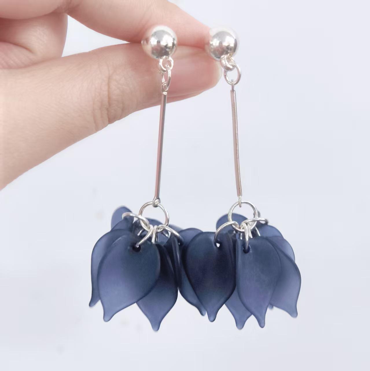 Korean Japanese Simple Lotus Drop Earrings for Women: Long, Versatile, and Elegant Studs
Korean Japanese Simple Lotus Drop Earrings for Women: Long, Versatile, and Elegant Studs