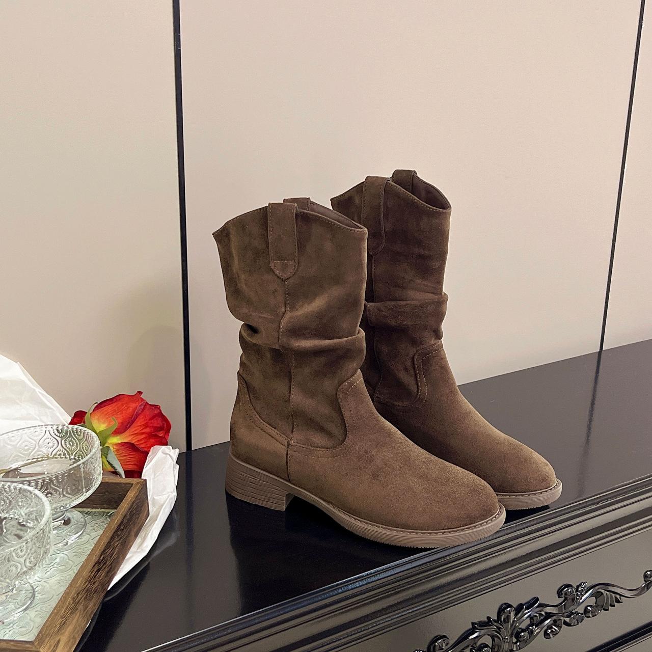 Versatile pleated piled boots women s 2025 new autumn explosion thick heel short boots temperament advanced Martin boots 40 темно-коричневого
Versatile pleated piled boots women s 2025 new autumn explosion thick heel short boots temperament advanced Martin boots 40 темно-коричневого