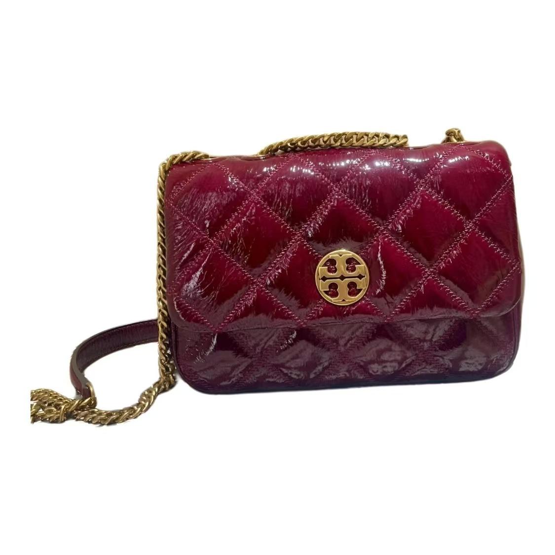 Tory Burch Willa Shine Metallic Logo Chain Shoulder Bag Quilted Leather Crossbody Women Bags Red 152051-646 Basic Set (Bag+Dust Bag)
Tory Burch Willa Shine Metallic Logo Chain Shoulder Bag Quilted Leather Crossbody Women Bags Red 152051-646 Basic Set (Bag+Dust Bag)