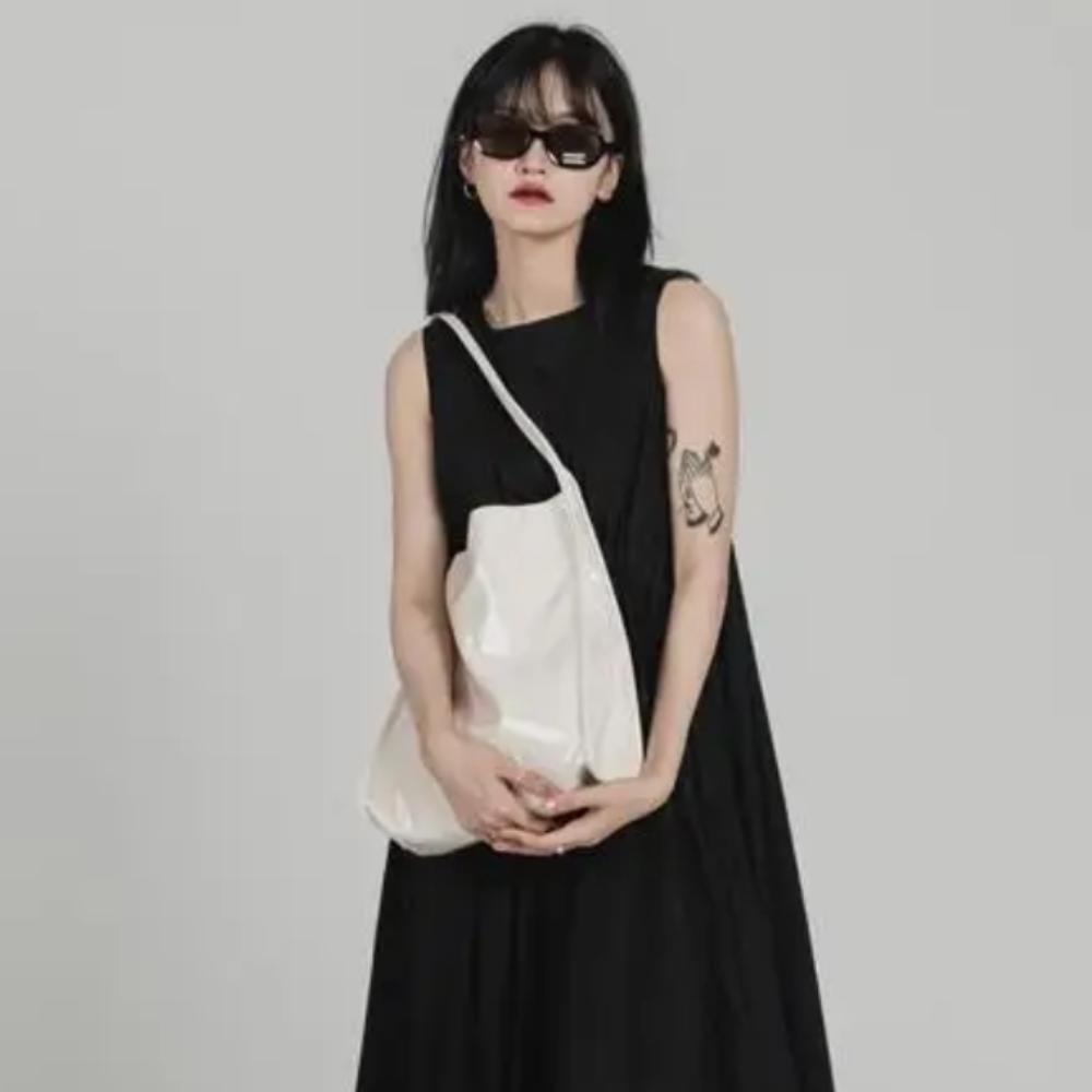 Square Shape Fashion Patent Leather Shoulder Bag PU Tote Bag Portable Vintage Shopping Bag
Square Shape Fashion Patent Leather Shoulder Bag PU Tote Bag Portable Vintage Shopping Bag