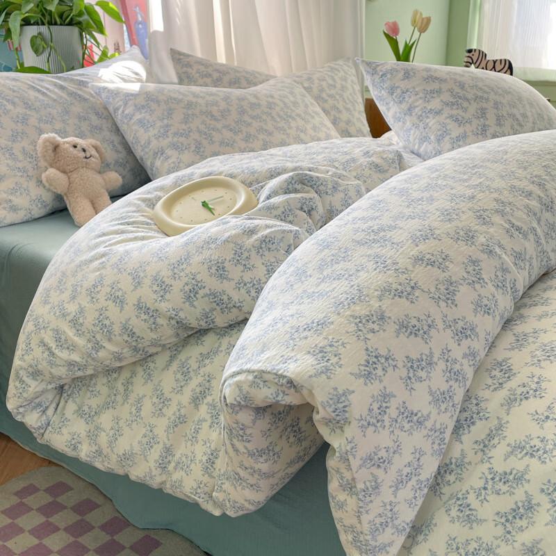 LISM Cloud Feel Chami 4-Piece Bedding Set
LISM Cloud Feel Chami 4-Piece Bedding Set