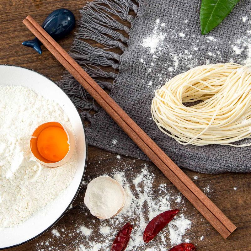 Red Sandalwood Frying and Serving Chopsticks: Anti-Scald, Heat-Resistant, Ideal for Noodles, Youtiao, and Hot Pot.
Red Sandalwood Frying and Serving Chopsticks: Anti-Scald, Heat-Resistant, Ideal for Noodles, Youtiao, and Hot Pot.