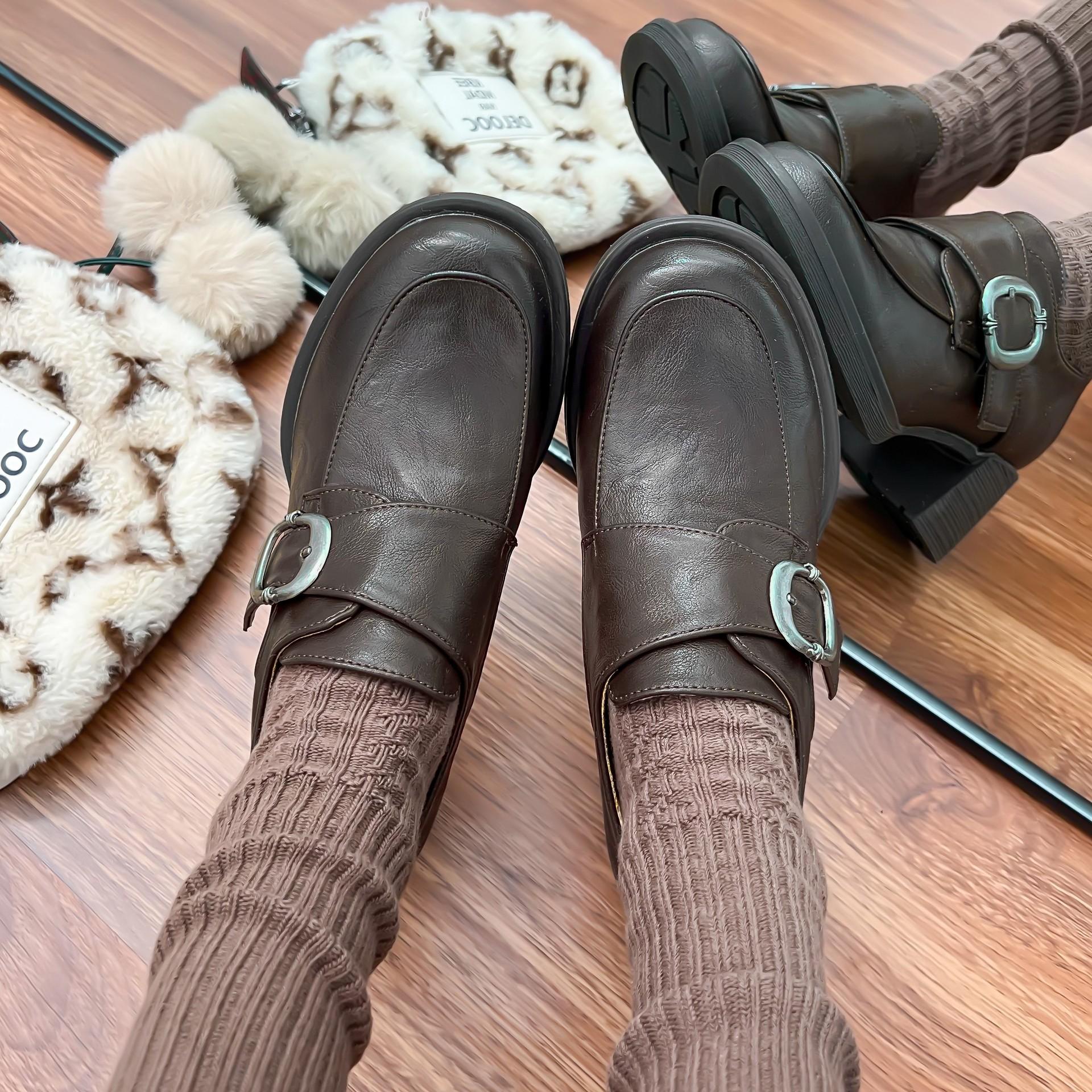 Grape mother retro small leather shoes women s 2025 French uniform women s shoes bag head soft waxy one pedal versatile loafers women 35
Grape mother retro small leather shoes women s 2025 French uniform women s shoes bag head soft waxy one pedal versatile loafers women 35