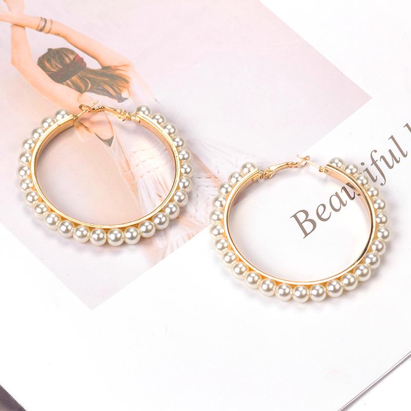 Трендовые геометрические плетеные серьги из бисера с золотистыми и серебристыми элементами
Трендовые геометрические плетеные серьги из бисера с золотистыми и серебристыми элементами