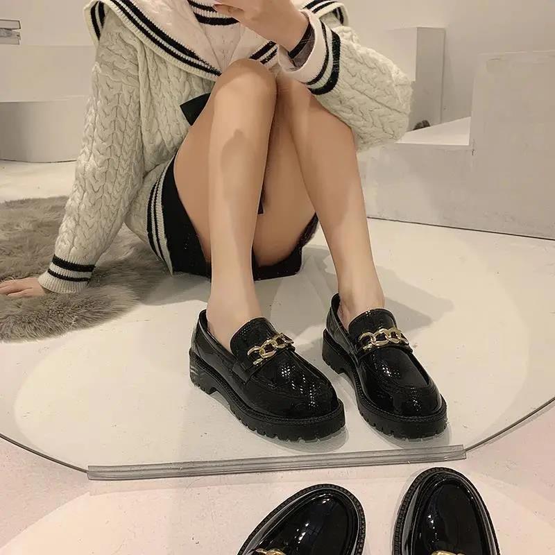 Retro patent leather small leather shoes women s spring new fashion British style muffin platform single shoes black Mary Jane student shoes 40
Retro patent leather small leather shoes women s spring new fashion British style muffin platform single shoes black Mary Jane student shoes 40