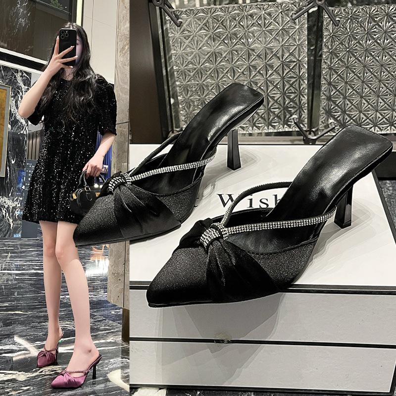 Spring and autumn new fashion pointed pleated rhinestone thin heel half slippers women wear satin high heels 35
Spring and autumn new fashion pointed pleated rhinestone thin heel half slippers women wear satin high heels 35