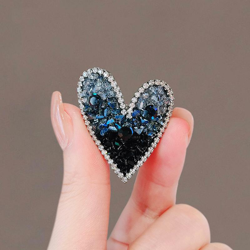 Heart Brooches Pins For Women Light Luxury Sparkling Love Brooch Sweater Coat Decoration Accessories Gifts
Heart Brooches Pins For Women Light Luxury Sparkling Love Brooch Sweater Coat Decoration Accessories Gifts