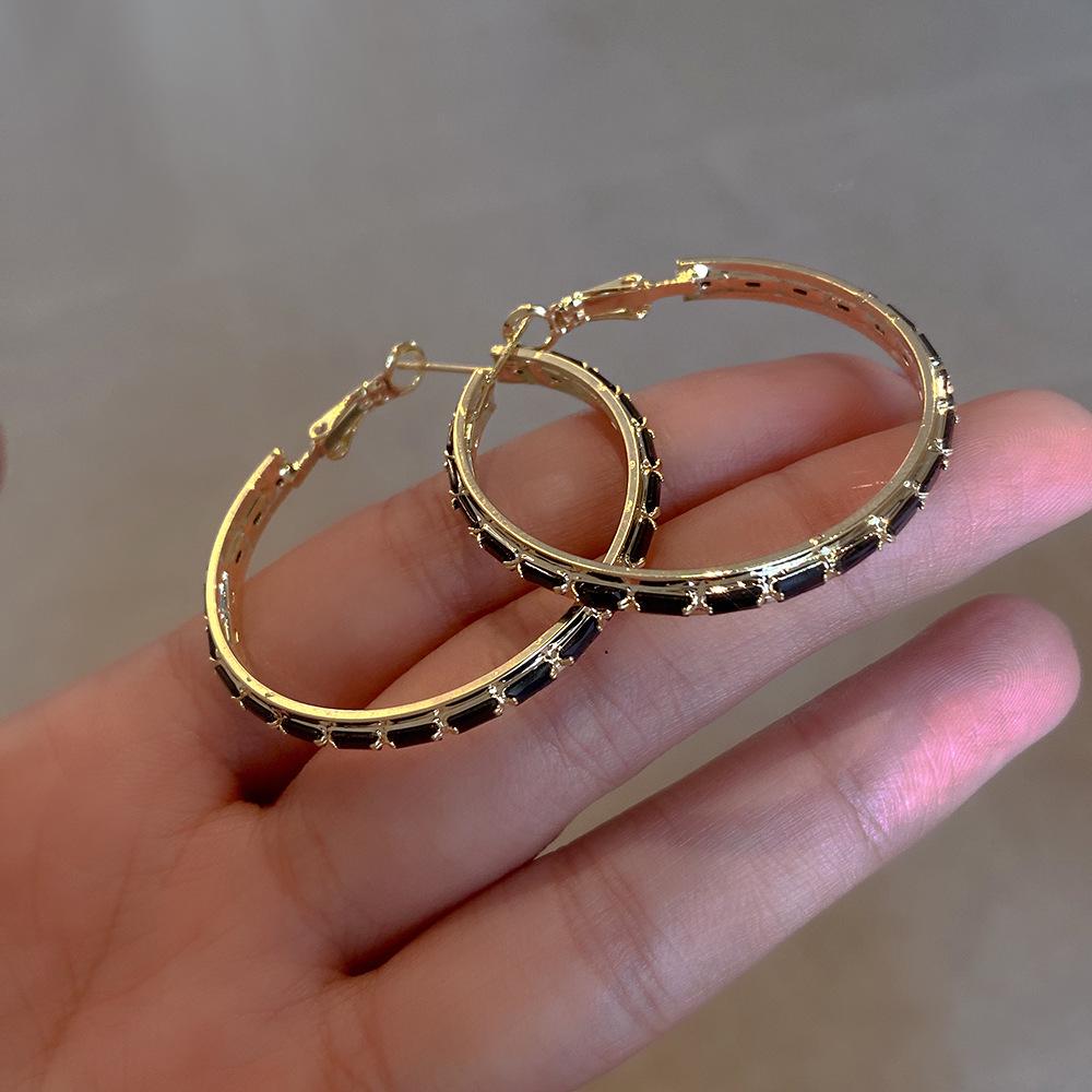 Большие серьги-кольца с черным цирконом для женщин, серебро S925, идеально подходят для вытянутых лиц
Большие серьги-кольца с черным цирконом для женщин, серебро S925, идеально подходят для вытянутых лиц