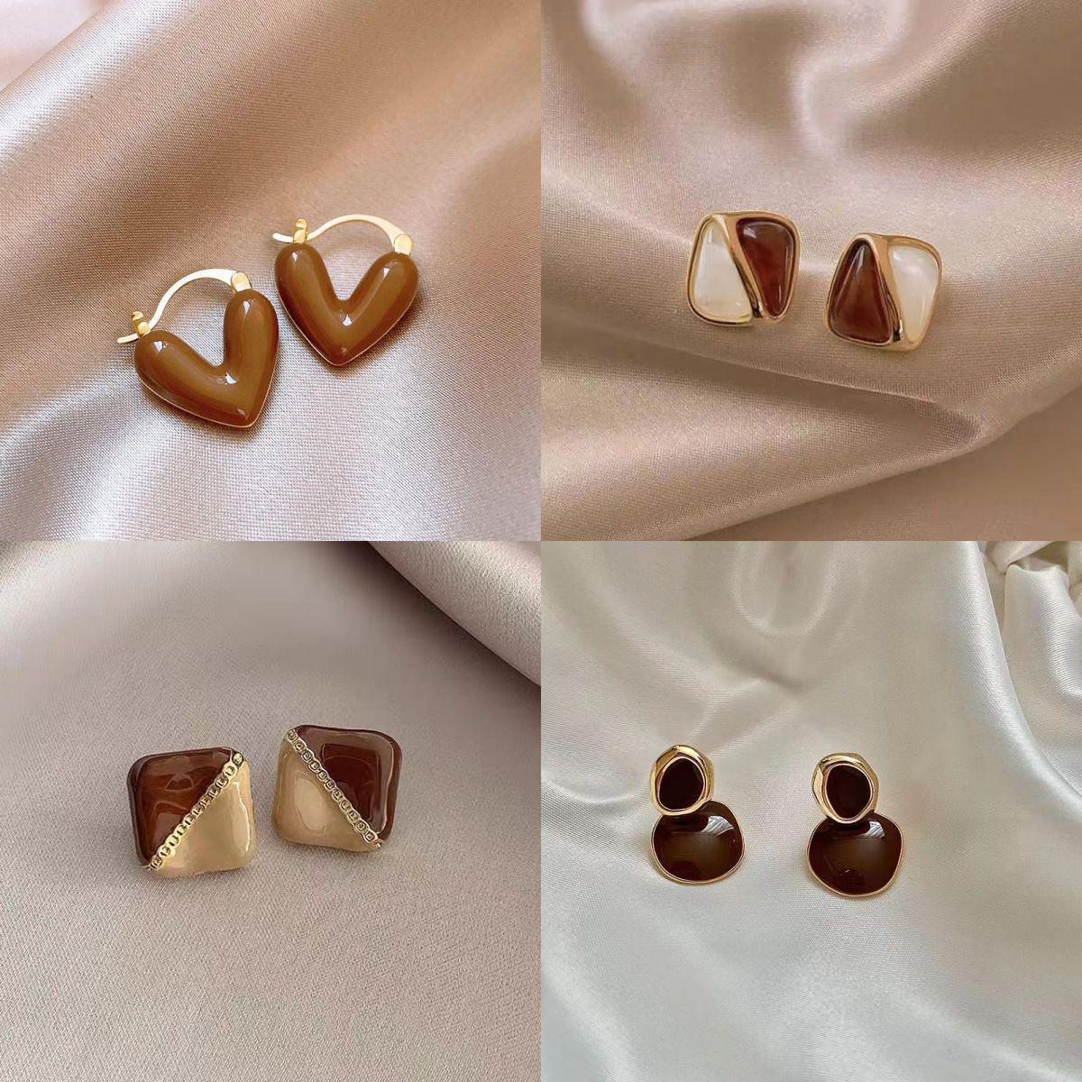 Серьги Maillard Color French High-End Milk Coffee — модный ретро-дизайн, гонконгский стиль, для женщин square earrings коричневый
Серьги Maillard Color French High-End Milk Coffee — модный ретро-дизайн, гонконгский стиль, для женщин square earrings коричневый