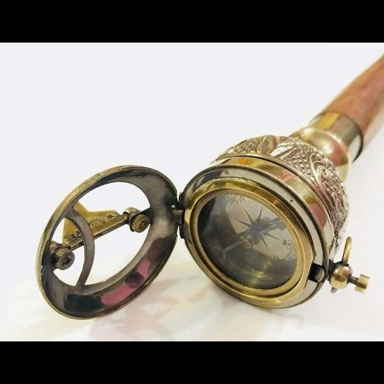 Дизайнерская трость - солнечные часы с компасом на вершине спиральной веревки, деревянная ходьба
Дизайнерская трость - солнечные часы с компасом на вершине спиральной веревки, деревянная ходьба