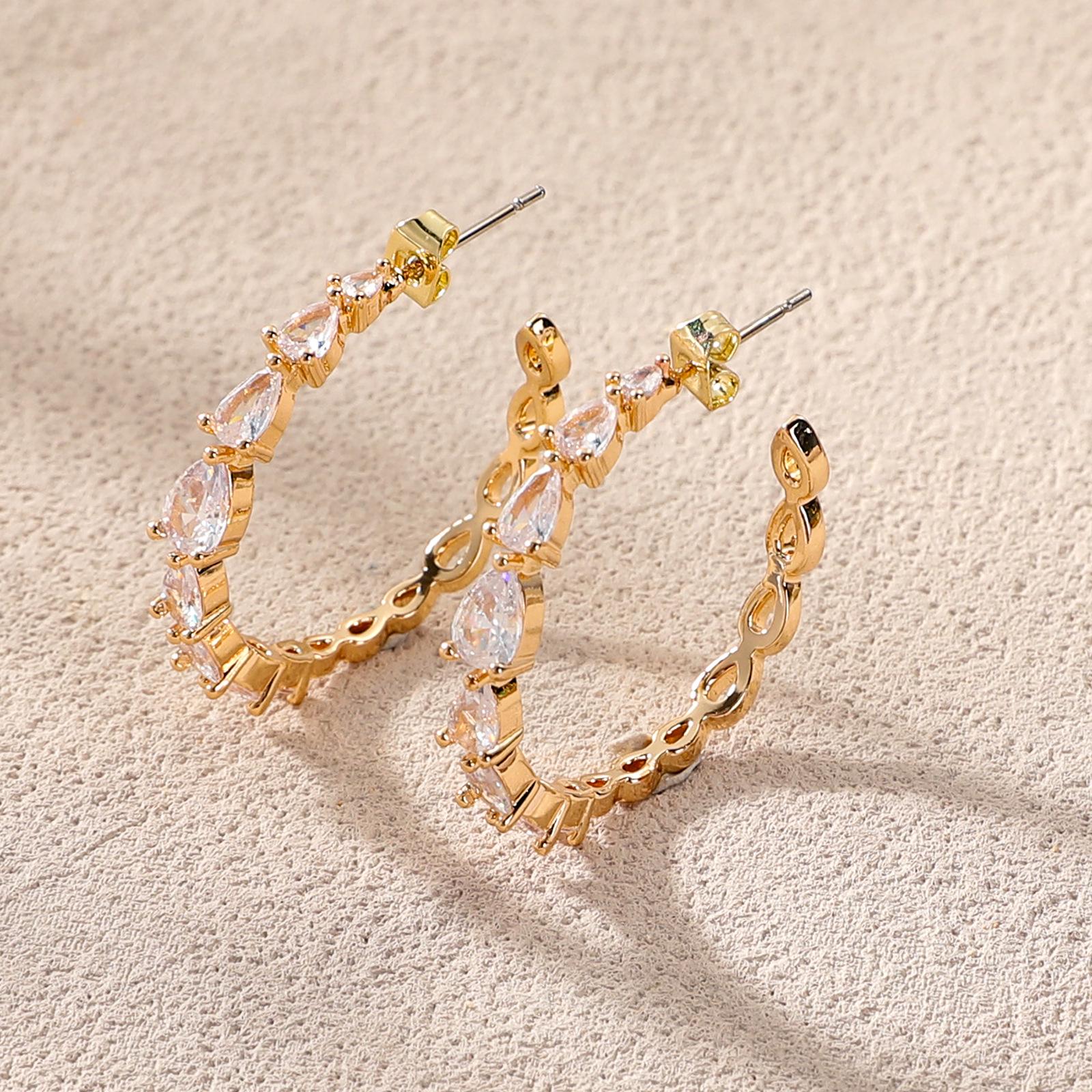 European & American Luxury Zircon Water Drop Hoop Earrings
European & American Luxury Zircon Water Drop Hoop Earrings