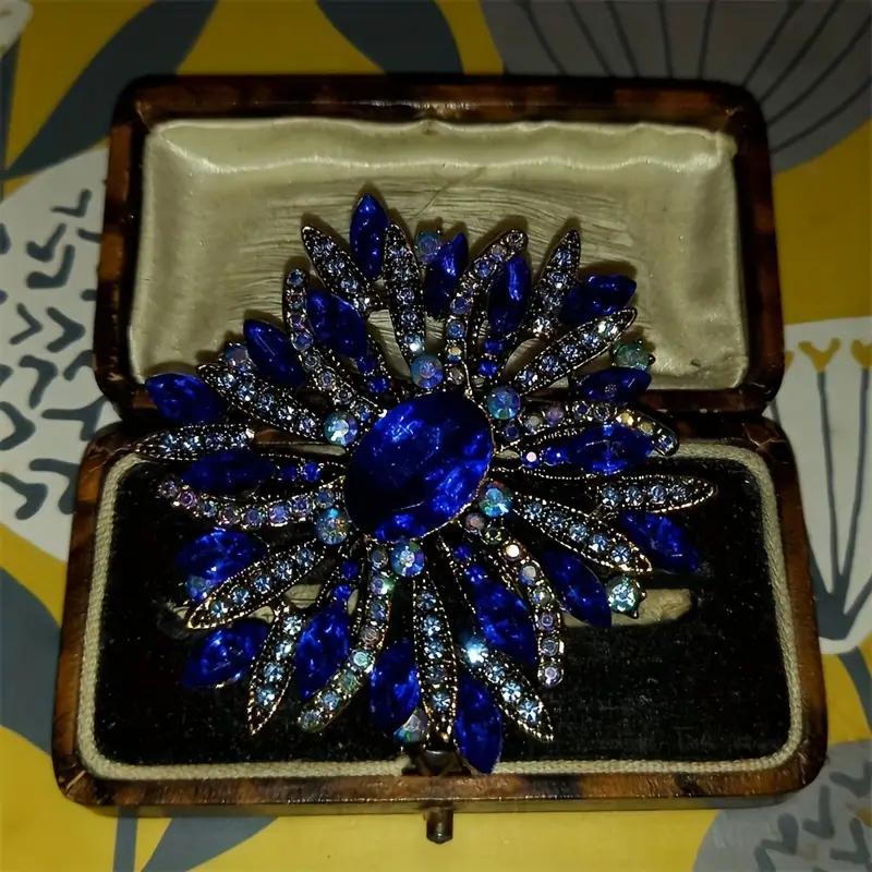 Luxury Women Men Sparkly Crystal Shining Badges Brooch Clssic Exquistie Middle Design Rhinestone Flower Pin Accessories For Lady
Luxury Women Men Sparkly Crystal Shining Badges Brooch Clssic Exquistie Middle Design Rhinestone Flower Pin Accessories For Lady