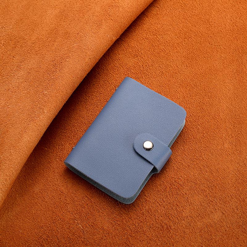 Женский и мужской держатель для карт большой вместимости с множеством отделений для карт, слотом для водительского удостоверения и слотом для ID - Компактный и стильный.
Женский и мужской держатель для карт большой вместимости с множеством отделений для карт, слотом для водительского удостоверения и слотом для ID - Компактный и стильный.