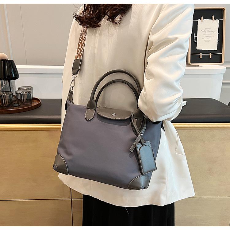 Premium Nylon Handheld Dumpling Bag for Women, Medium, Lightweight, Waterproof, Single Shoulder Crossbody Bag сірий колір
Premium Nylon Handheld Dumpling Bag for Women, Medium, Lightweight, Waterproof, Single Shoulder Crossbody Bag сірий колір