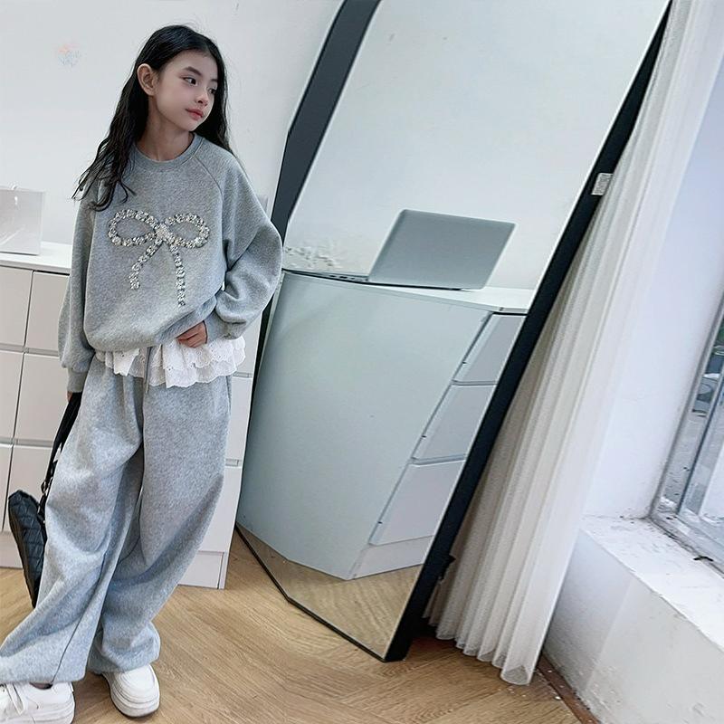 Girls Autumn and Winter Plus Velvet Suit Fashion Bow Sweater Fake Two-piece Casual Pants Lace Sweatpants Trousers 120
Girls Autumn and Winter Plus Velvet Suit Fashion Bow Sweater Fake Two-piece Casual Pants Lace Sweatpants Trousers 120